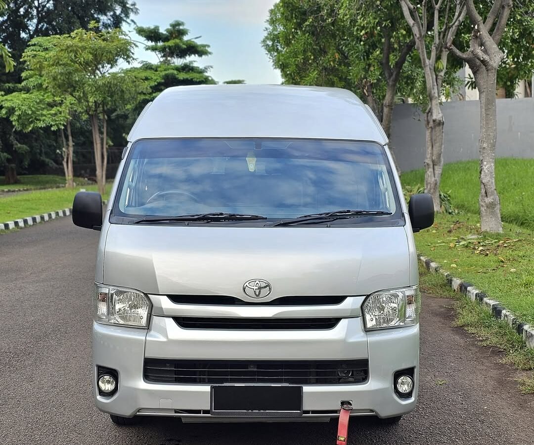 Toyota Hiace 14-Seater Van Rental Kenya | Group Transport Hire